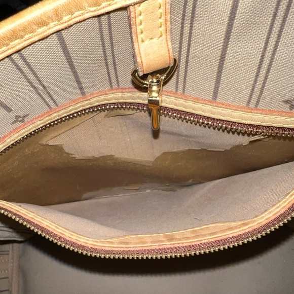 Louis Vuitton Neverfull MM Bag - Picture 9 of 11